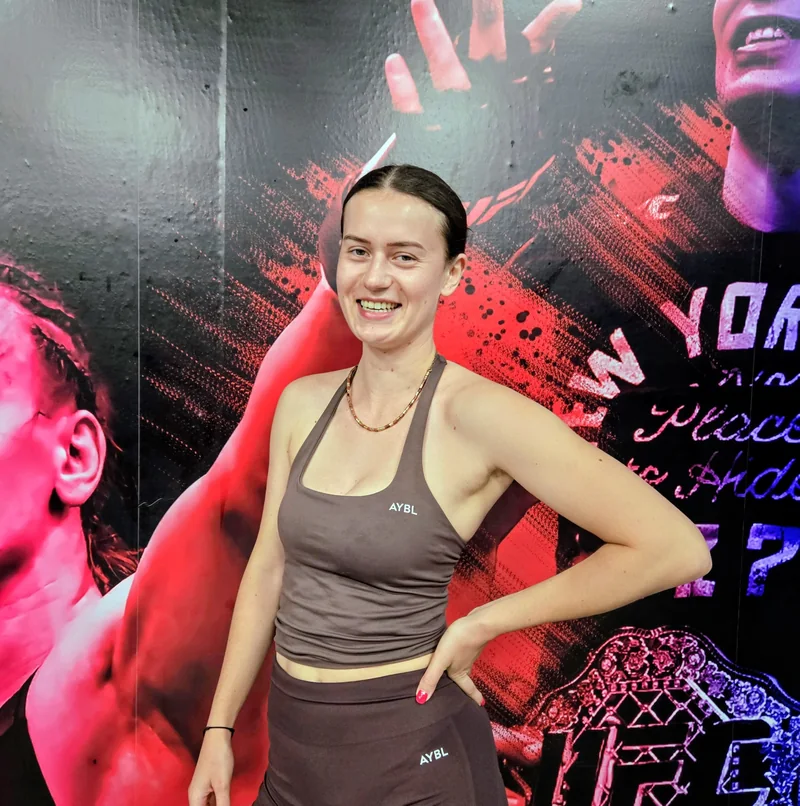 Julia — cliente JAB Boxing, géologue